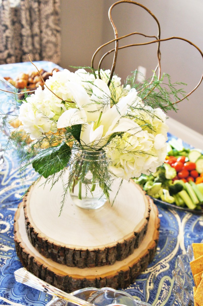 simple mason jar centerpiece. hydrangea. lily. mason jar 