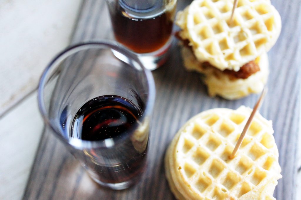 mini chicken and waffles with syrup shots, mini chicken and waffles, waffles, syrup, breakfast, brunch, finger food, party, entertaining, recipe, 