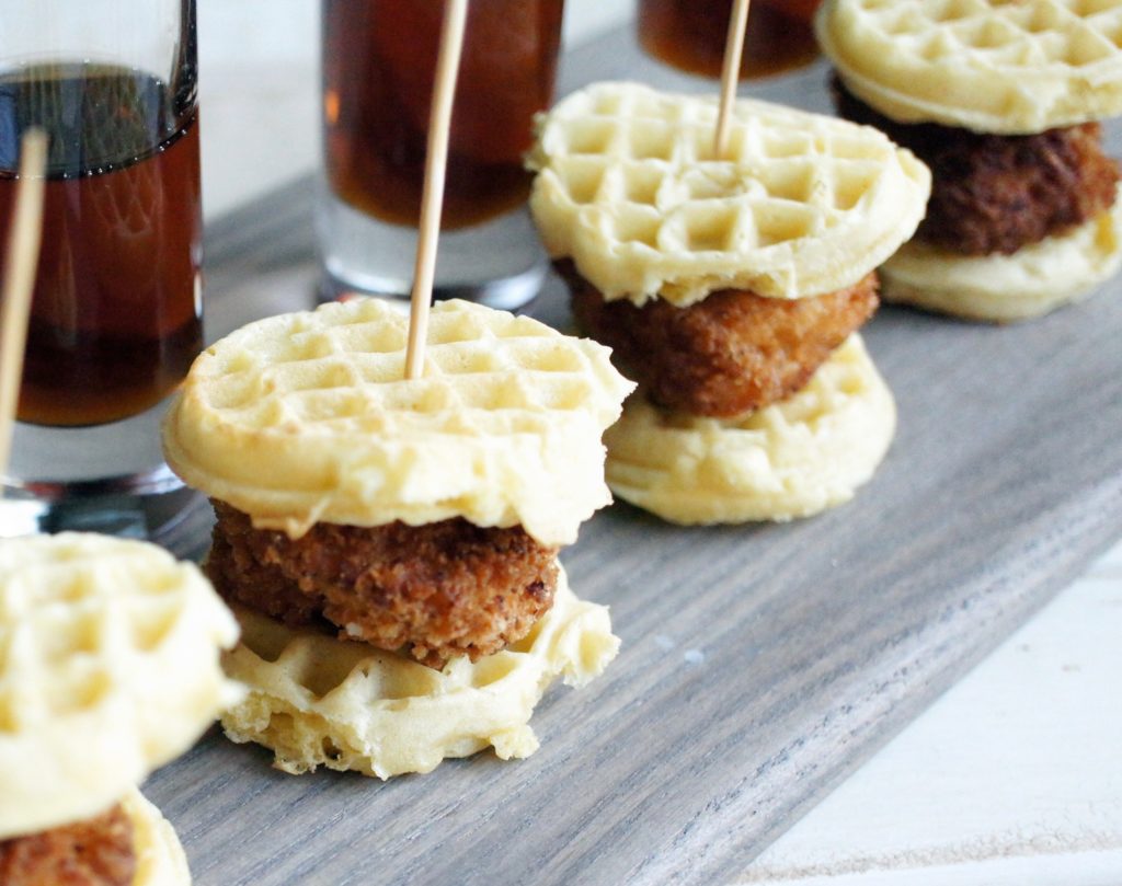 mini chicken and waffles with syrup shots, mini chicken and waffles, waffles, syrup, breakfast, brunch, finger food, party, entertaining, recipe, 